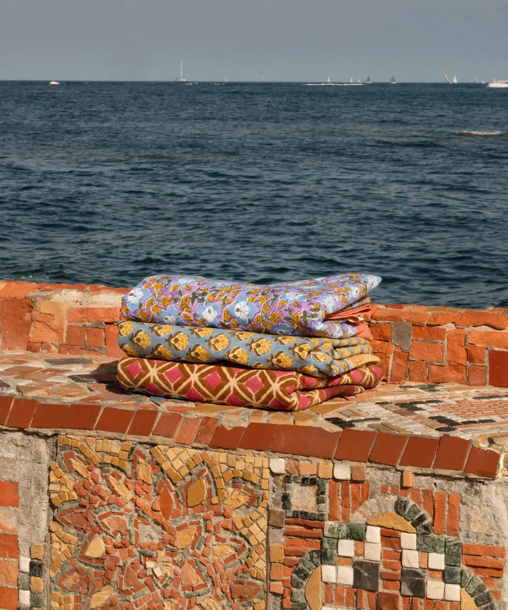 Double Throw in Tote - Pink & Tan