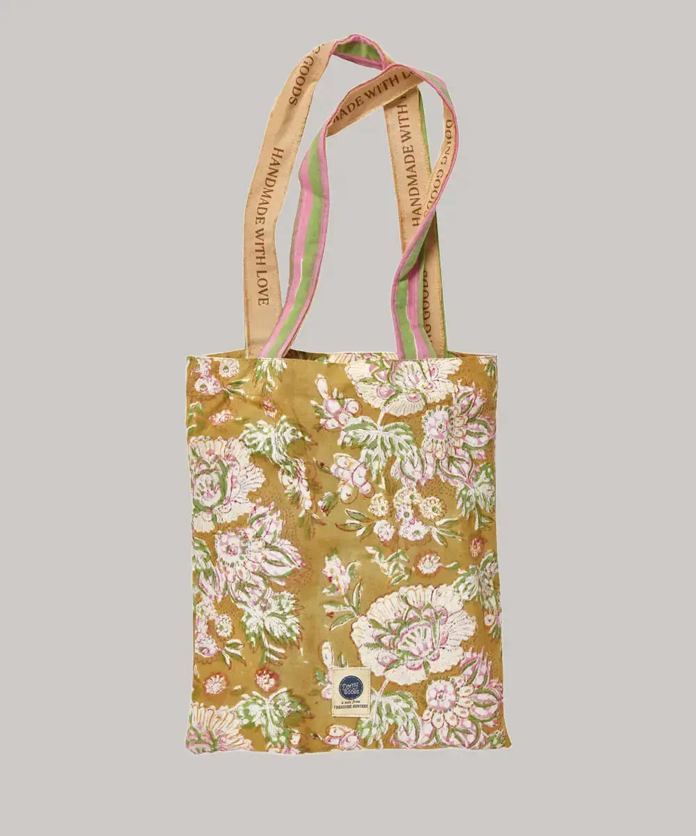 Double Throw in Tote - Pink & Tan