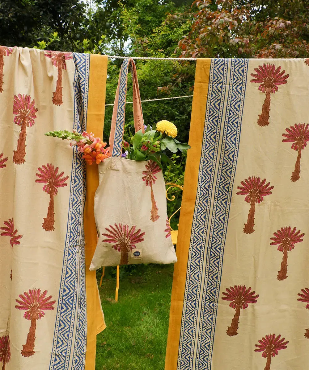 Double Throw in Tote - Pink & Tan